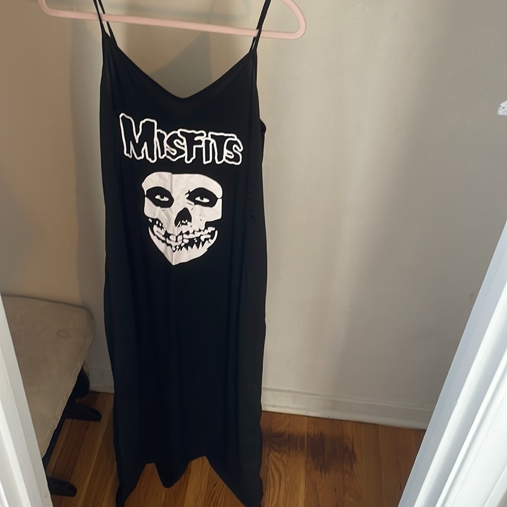 Dress - Picture 4 of 4